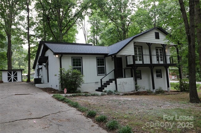 Building Photo - 310 Chaney St