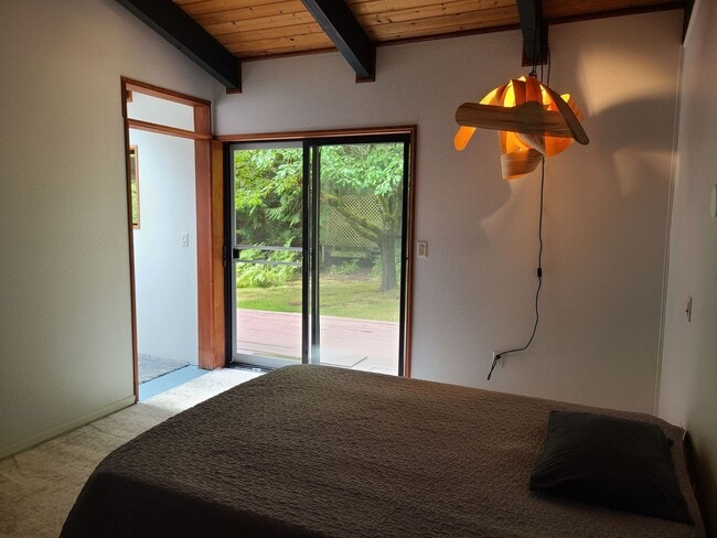 Photo - Lovely Home on 5 Acres Near the Water in R...
