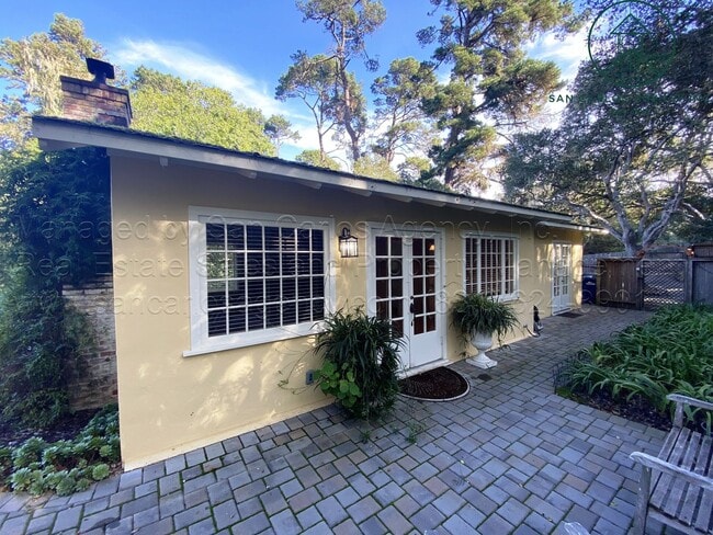 Building Photo - Adorable, Private Cottage in Jack's Peak