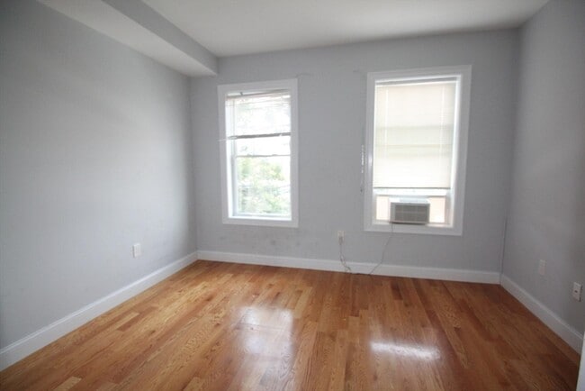 Photo - 108 Main St