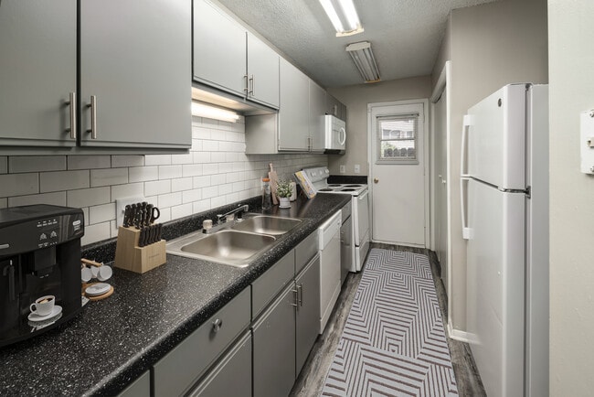 Skylar Pointe Apartments