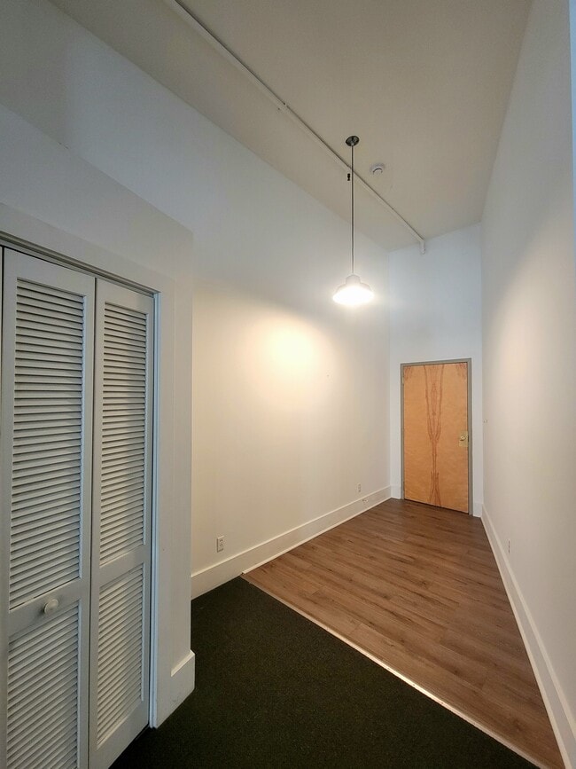 Photo - 122 N 3rd St