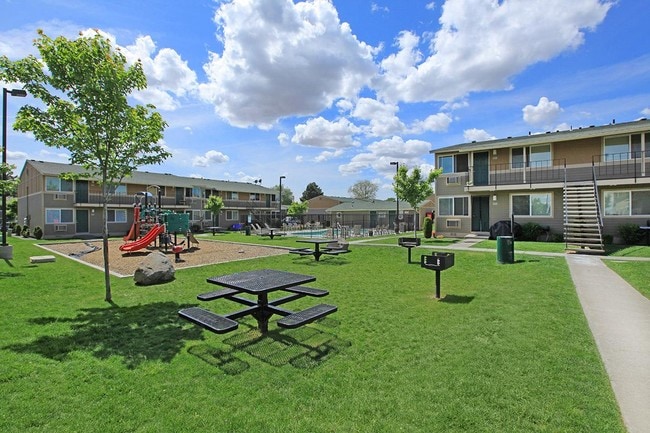 Kennewick, WA Meadow Park exterior - Meadow Park