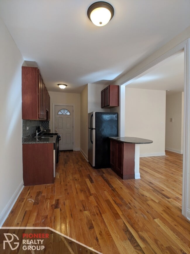 630 W Cornelia Ave Unit 1