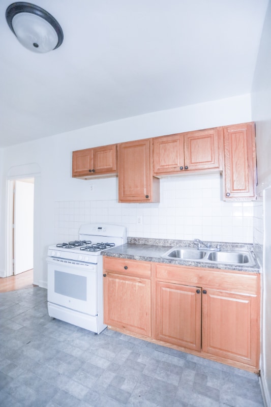 Photo - 3950 W Roscoe St
