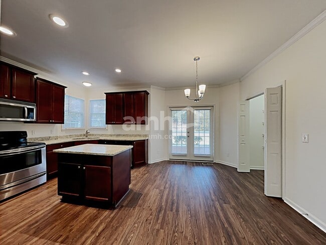 Photo - 925 Alba Rose Ave