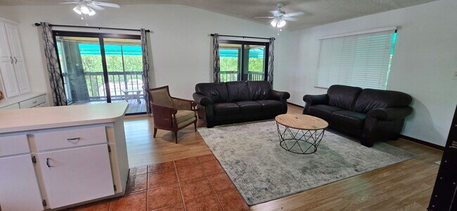 410 Coconut Dr