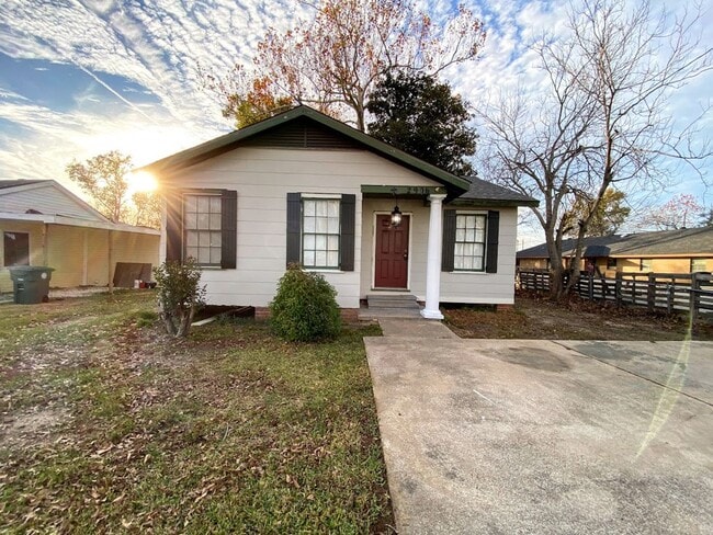 Building Photo - 2906 Warren Ave Rental