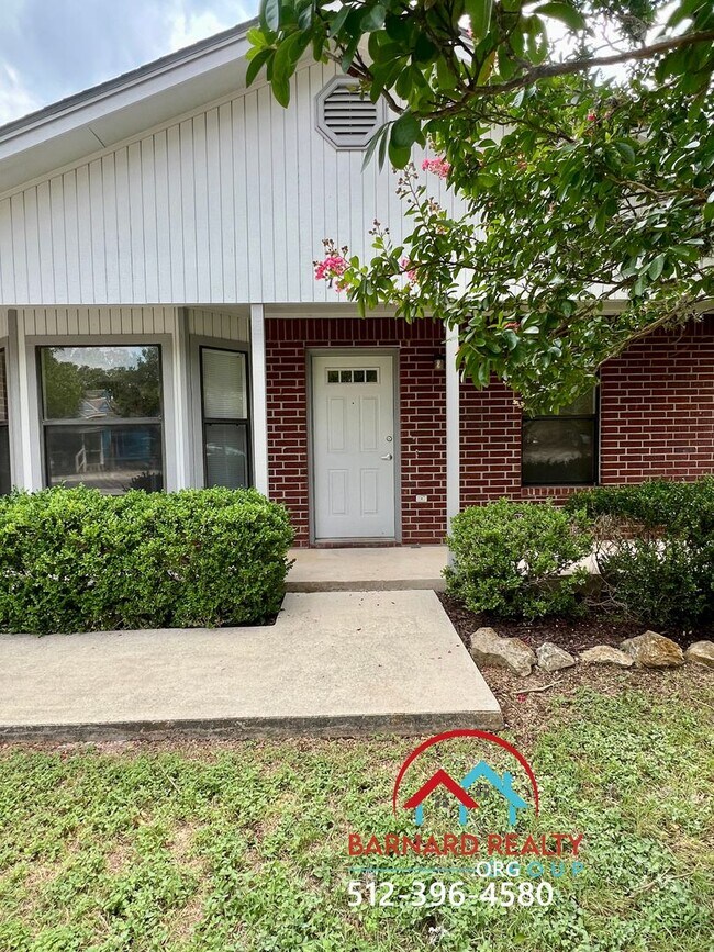 Photo - Available Early July: 3 Bed 2 Bath House with Garage-Recent Updates