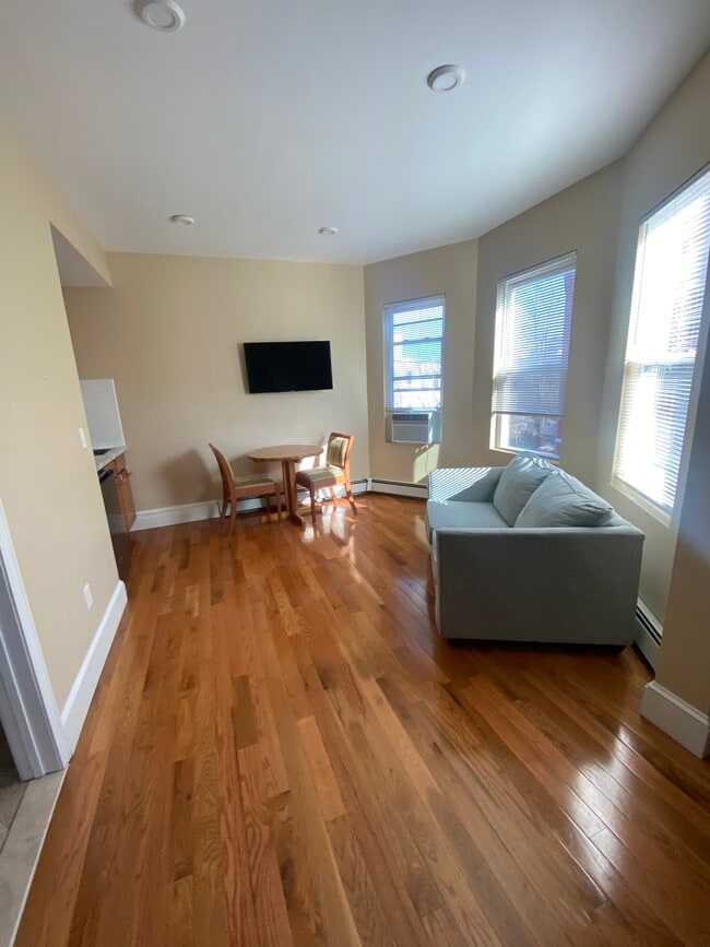 Photo - 17 Burney St Unit 3