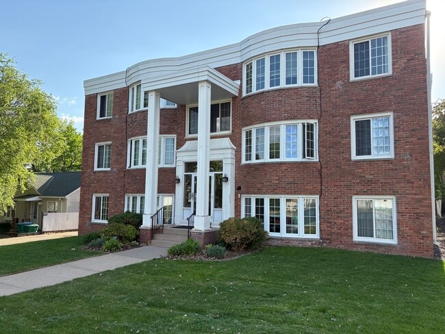 Building Photo - Lynn Apartments Unit 24
