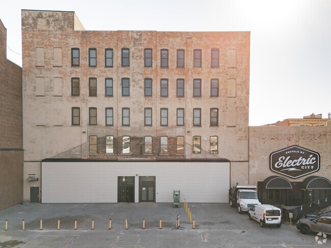 Building Exterior - Pearl Street - Theater Place Apartments