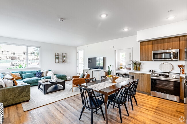 2BR, 2BA - 1,027SF - Dining Room - Dezi