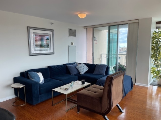 Photo - 1640 Maple Ave Unit 1006