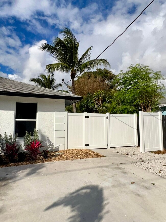 Photo - 138 SW 5th Ave House