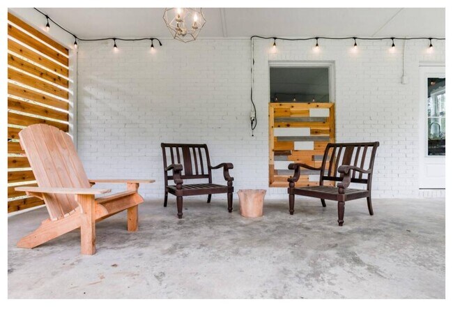 Photo - 322 Crestview Cir