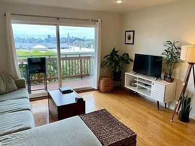 Photo - "Charming 1-Bedroom Sanctuary in San Francisco's Vibrant Heart - 600 Sq Ft of Cozy Comfort!"