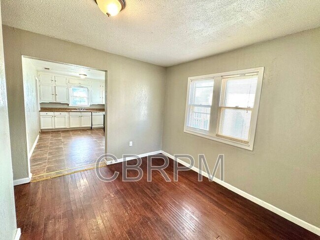 Photo - 2421 22nd St