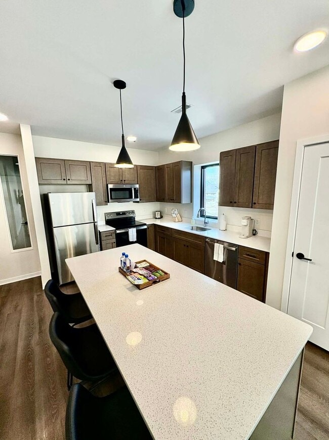 Photo - Fully Furnished 1 Bed with Den or Second Bedroom - Utilities Included! Unidad 307