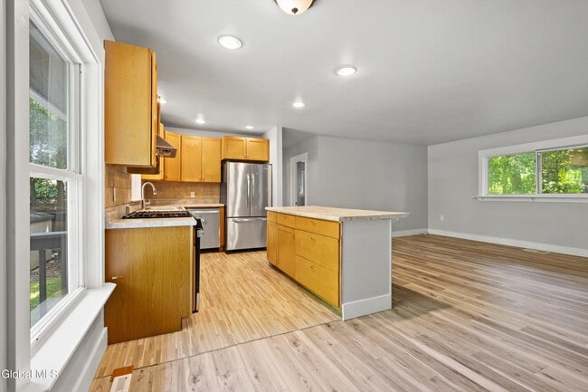 Photo - 99 1/2 Walworth St