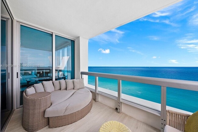 Building Photo - 6899 Collins Ave Unit 1908