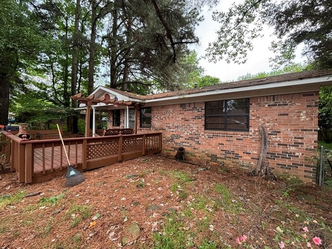 Building Photo - Discover this comfortable 2-bedroom, 1-bath home in Russellville, AR.