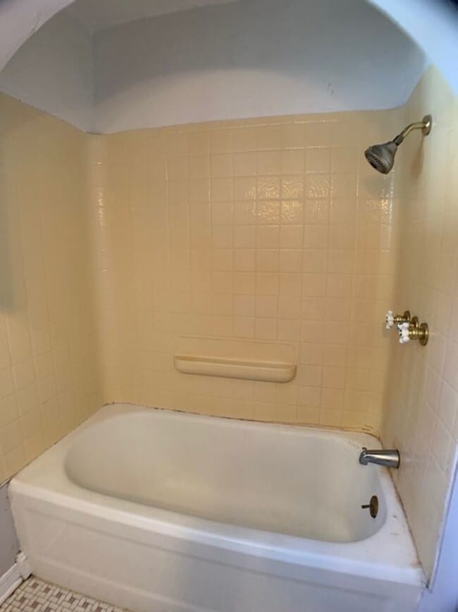 Building Photo - Huge 3 Bedroom OKC - Great Neighborhood Rental