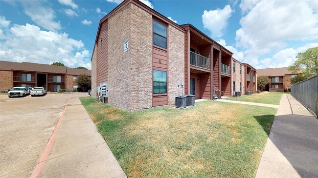 Photo - 904 University Oaks Blvd Condo Unit 121