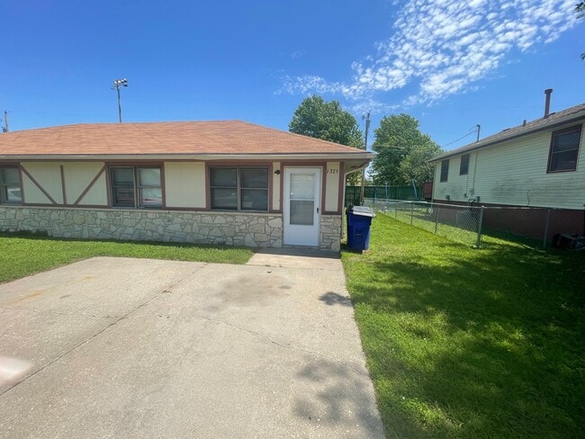 Photo - 1325 Parkside Dr
