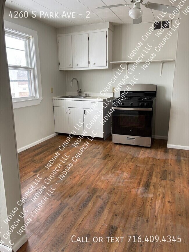 Photo - 4260 South Park Ave Unidad 2