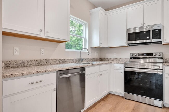 Photo - 2466 E 21st St