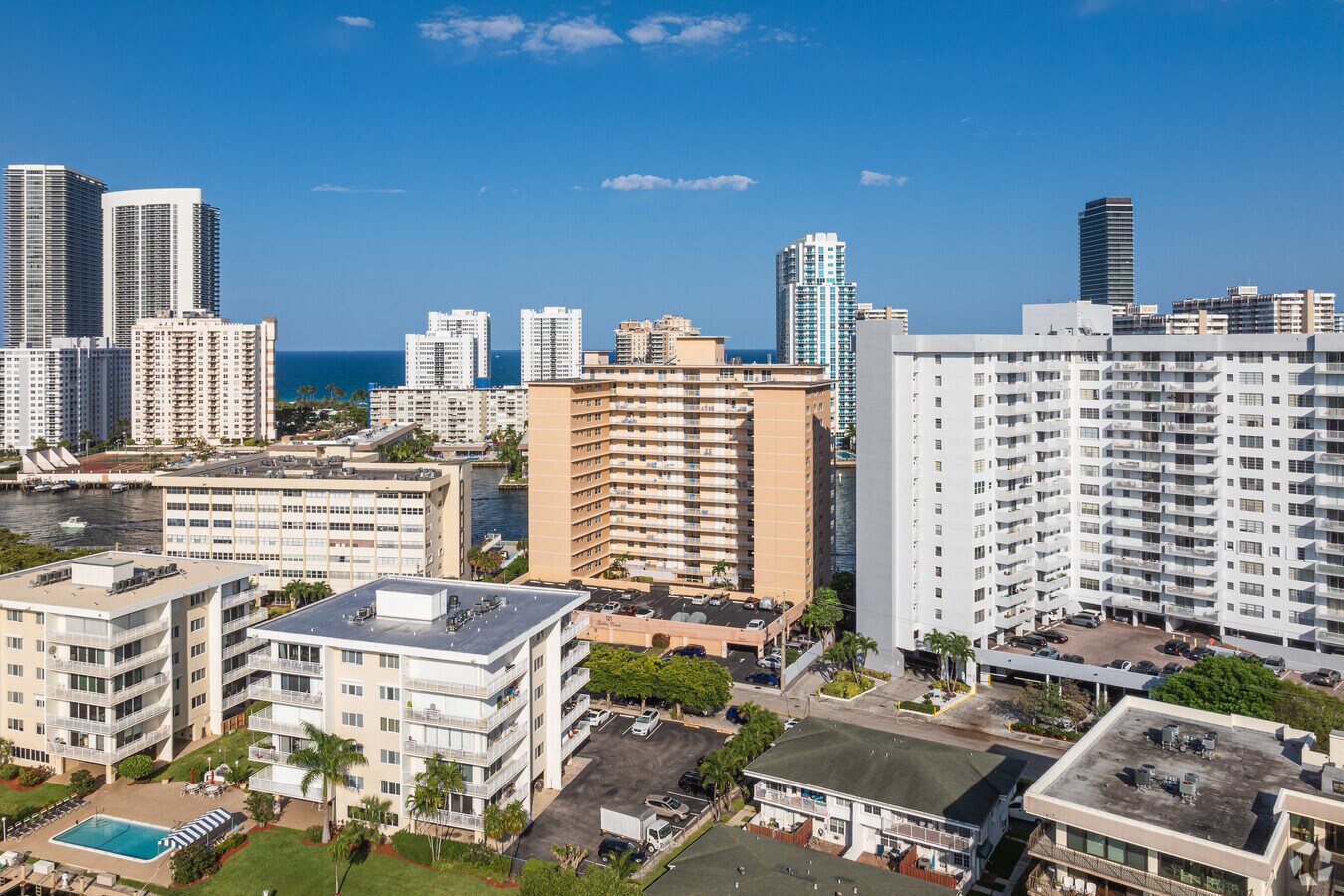 Contexto - 121 Golden Condos