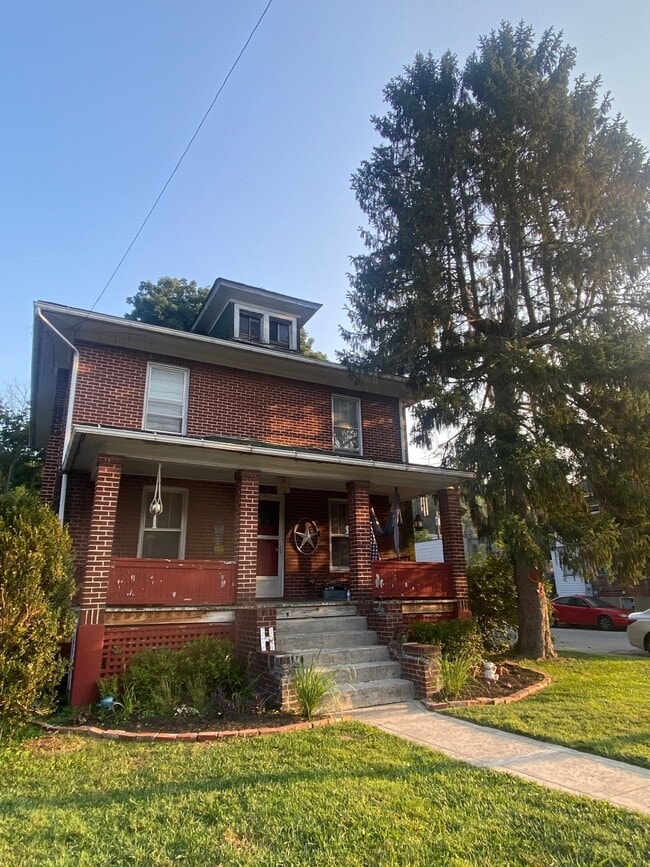 Photo - 1100 College Ave