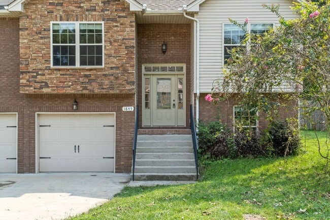 Photo - Pet Friendly Four Bedroom with Basement!