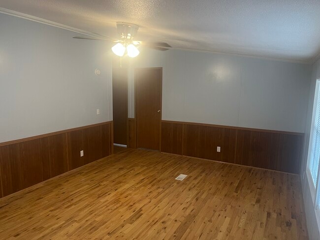 Photo - 2140 Hickory St