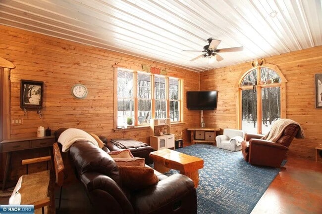 Photo - 9374 Alango Rd