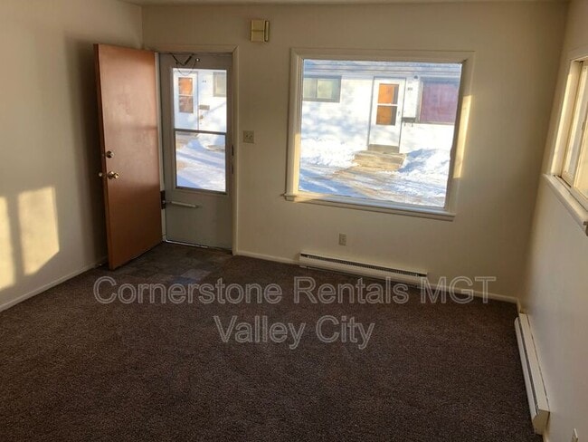 Photo - 822 4th St SW