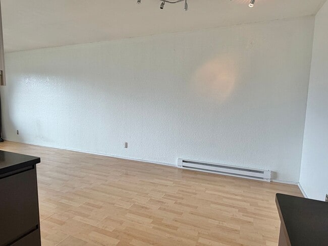 Photo - Lovely Fremont 2 Bedroom - Stellar Location! AVAILABLE 8/10/2026!