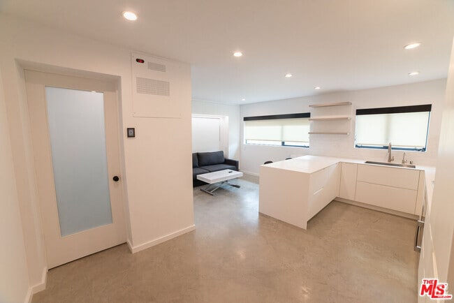 Building Photo - 14 Brooks Ave Unit 1 Rental