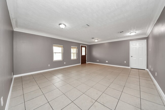Building Photo - 4402 Ludwig Ln Rental