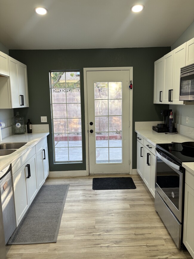 Kitchen - 601 Jonathan Glen Way