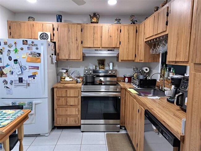 Building Photo - 6751 N University Dr Unit 206 Rental