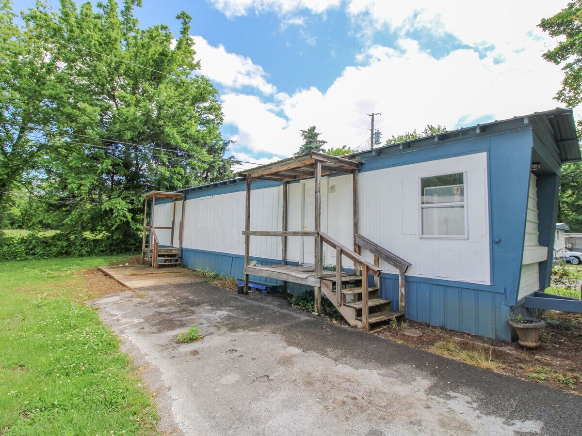 Nice trailer in great location! - Nice trailer in great location! House