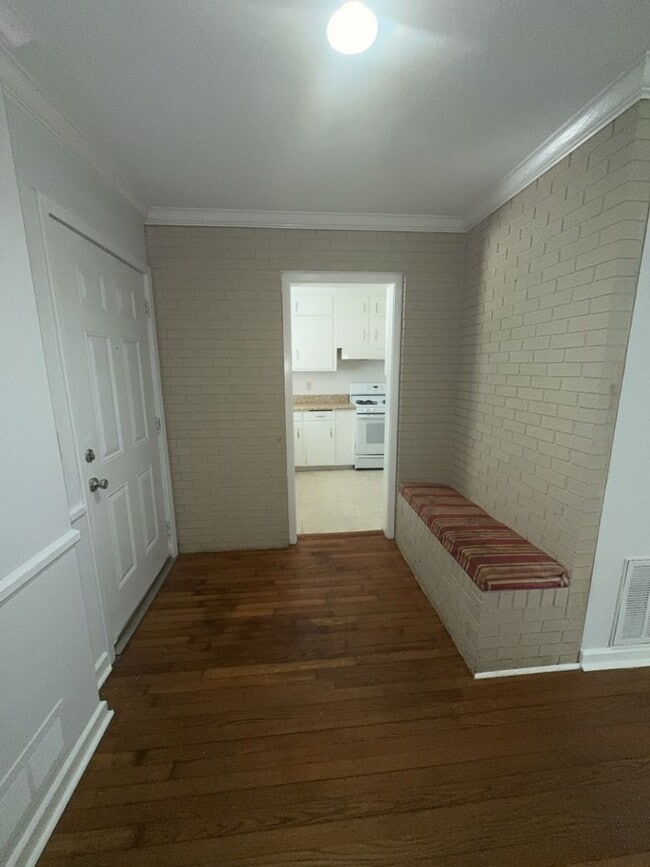 Photo - 380 Victoria Dr