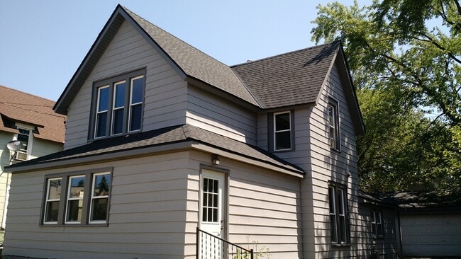 Building Photo - 1907 University Ave NE Rental
