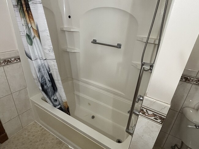 Photo - 18 Bender St NE