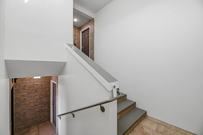 Photo - 2113 W Madison Ave Unit C