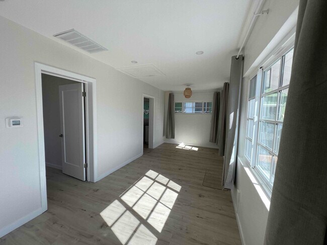 Photo - 400 Calle Del Monte Unit B