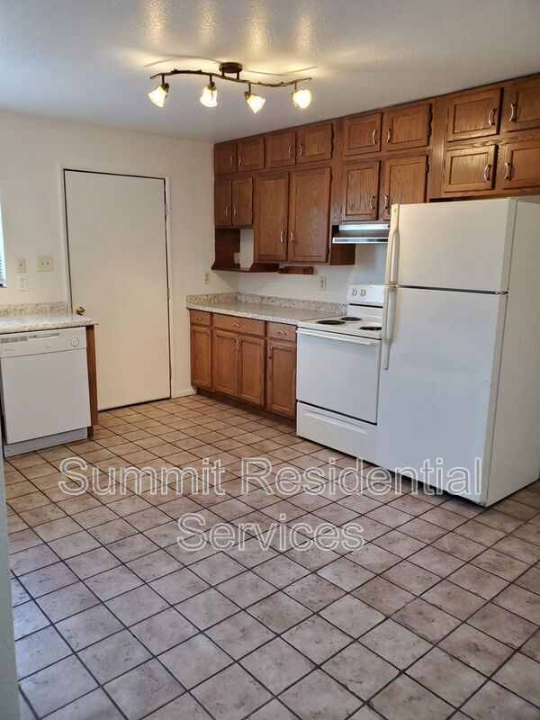 Photo - 961 E Alvord Rd