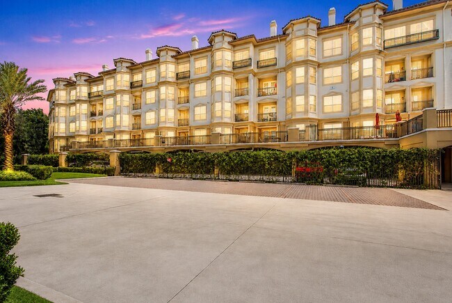 Building Photo - 7575 Kirby Dr Unit 1401